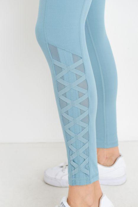 Leggings de cintura alta con bolsillos completos, malla híbrida y tirantes de celosía